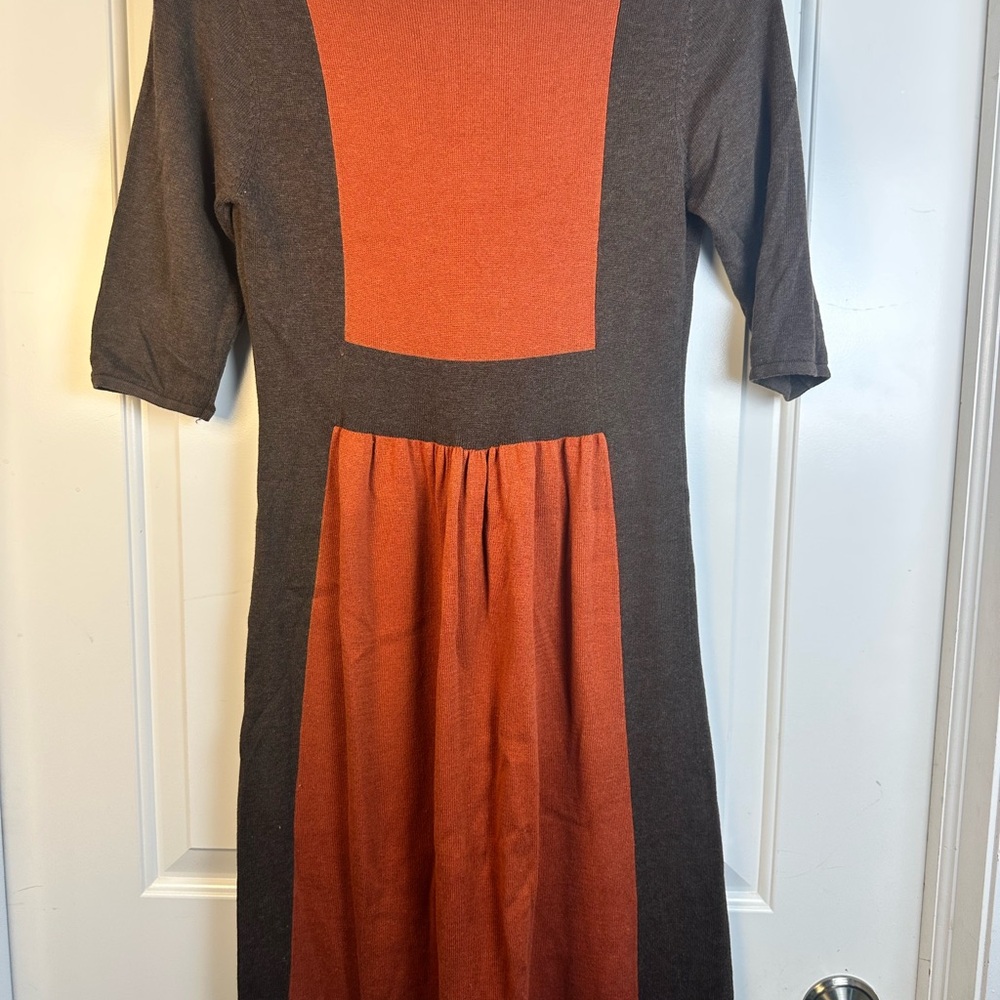 Elegant Brown and Orange V-Neck Dress - Picture 5 of 8